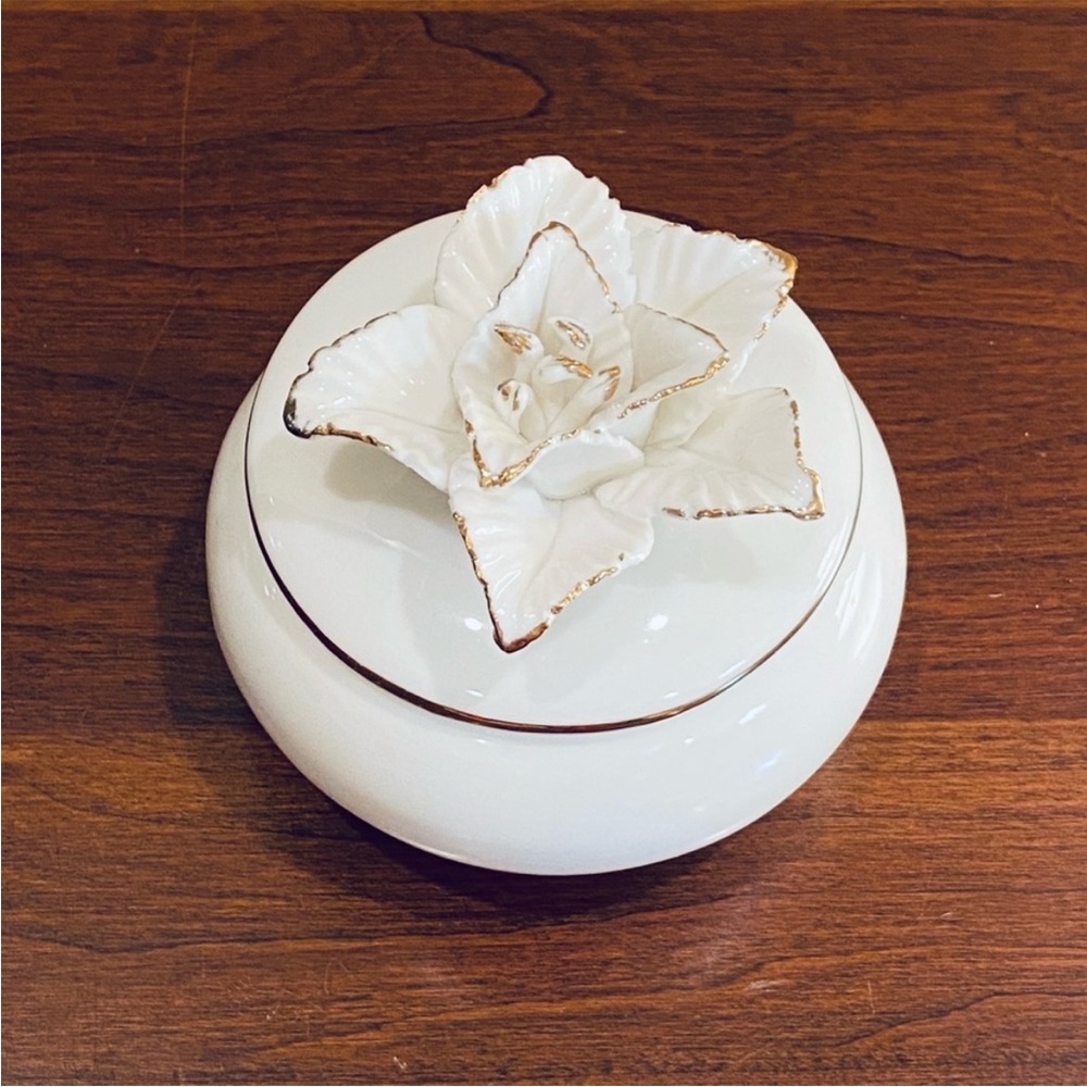 VTG 1950s Porcelain Daffodil Dresser Jar - Picture 2 of 7